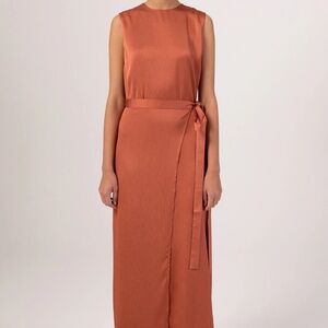 Maxi Veiled dress with a skirt